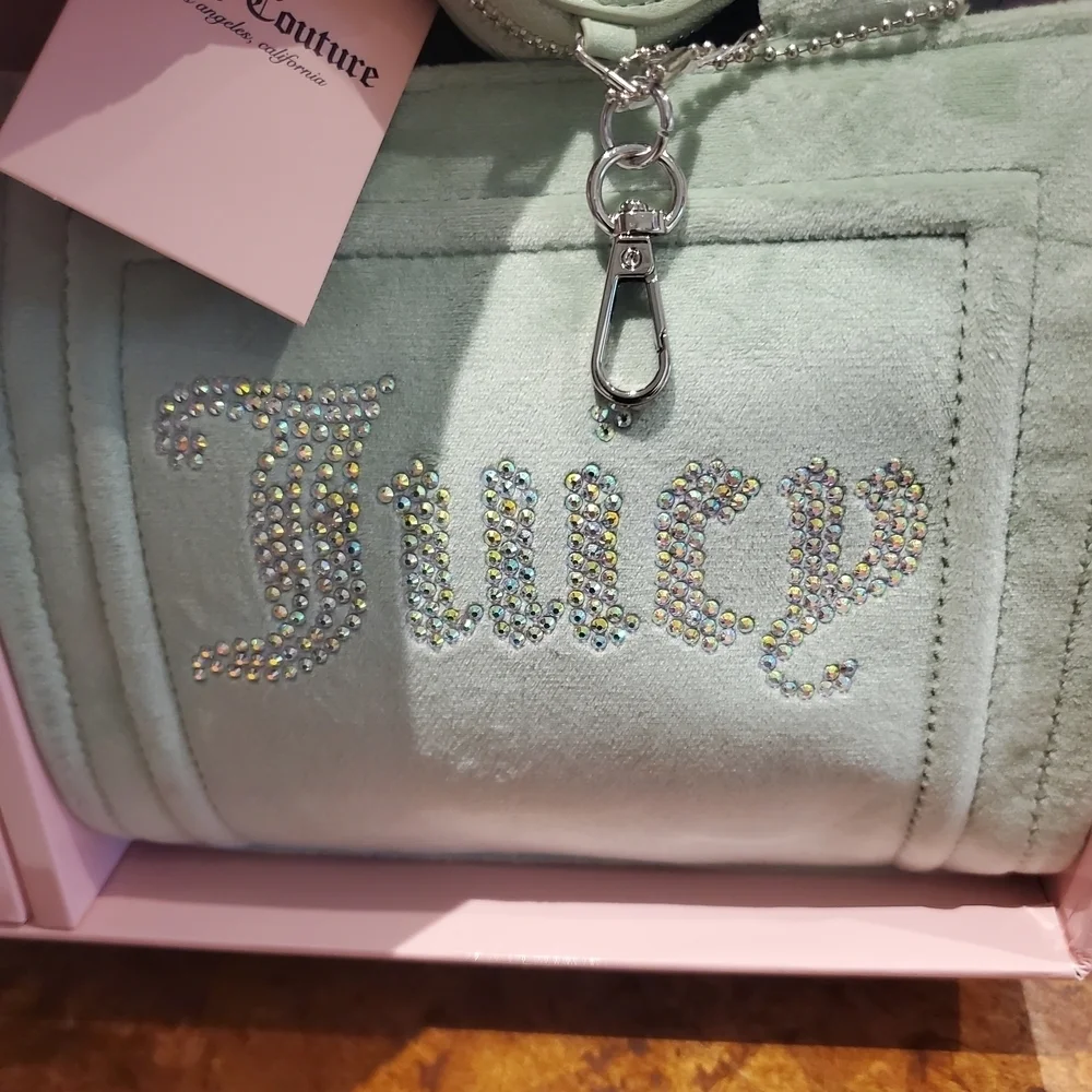 Juicy Couture Green Tote with Structured Design and Versatile Straps